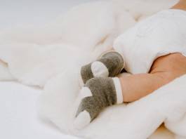 Zaokrąglone plecki u niemowląt – czy powinny być powodem do zmartwień?